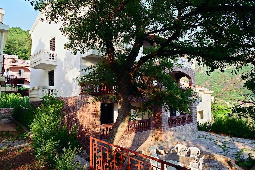 Villa Sara Guesthouse Sveti Stefan Exterior photo