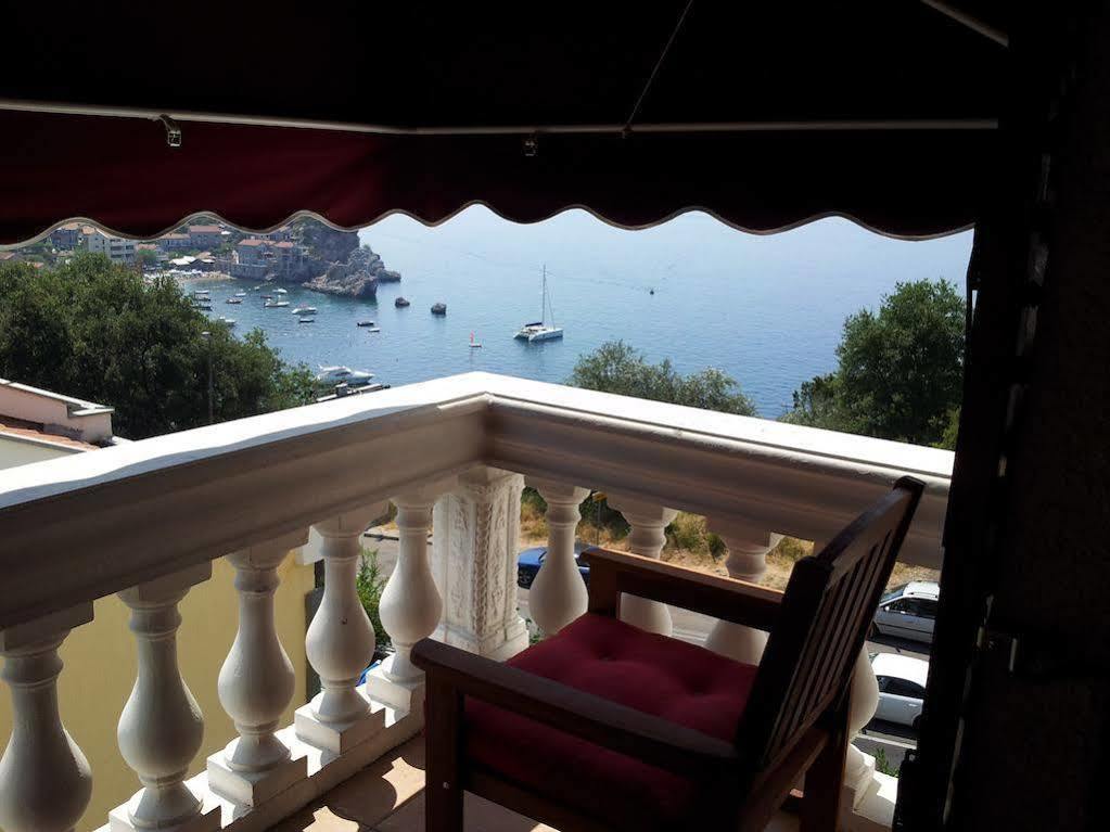 Villa Sara Guesthouse Sveti Stefan Exterior photo