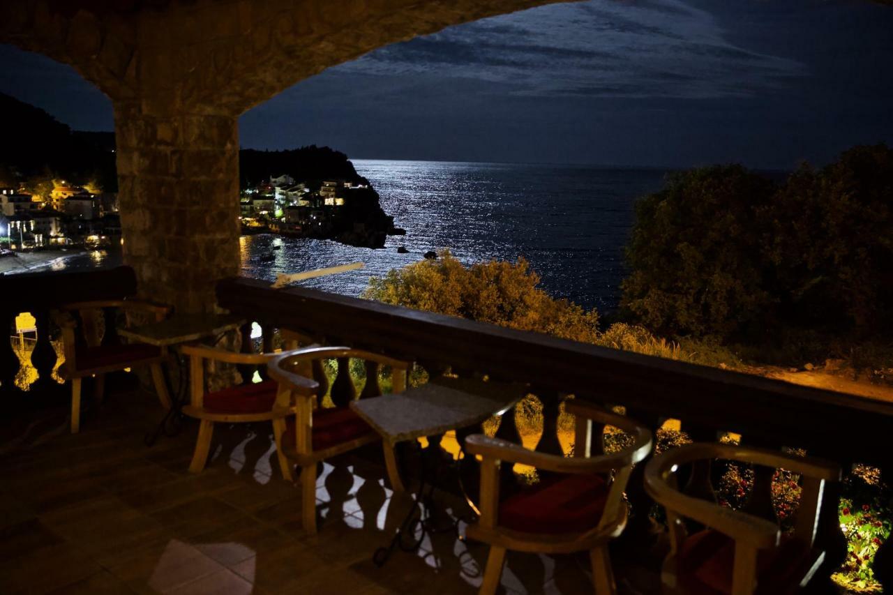 Villa Sara Guesthouse Sveti Stefan Exterior photo